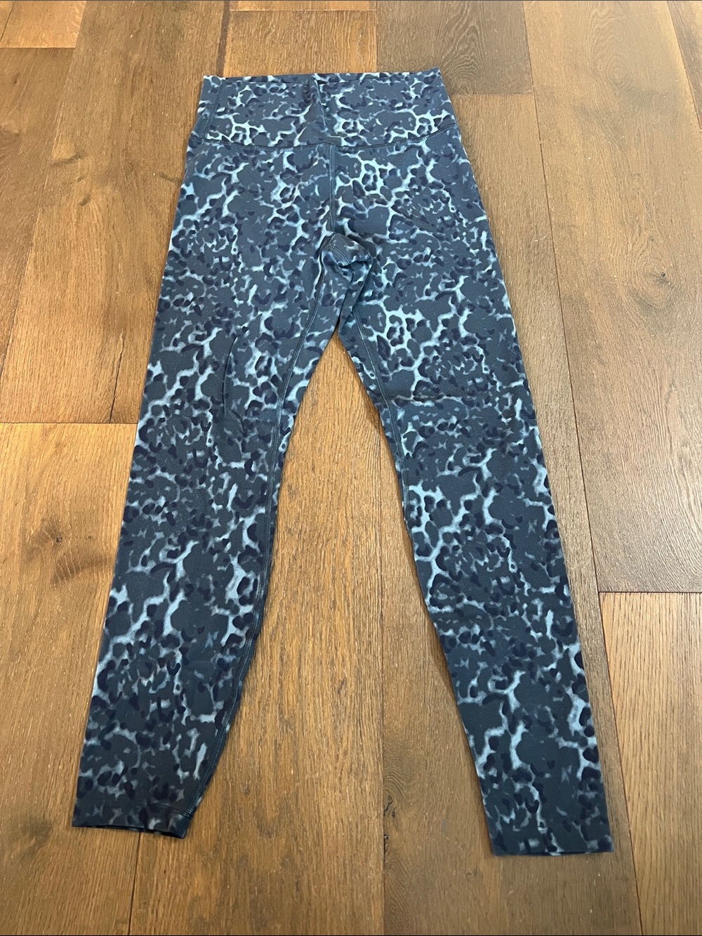 All In Motion Everyday Soft Ultra High Rise ⅞ Blue Animal Print Leggings